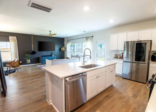 Property at 112 Whisper Dr, Summerville, SC 29485, 4 beds, 2.5 baths