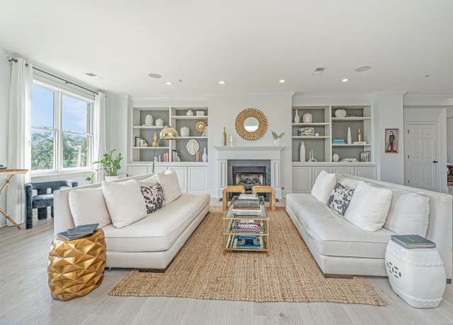 Property at 245 Seven Farms Dr #330, Charleston, SC 29492, 4 beds, 2.5 baths