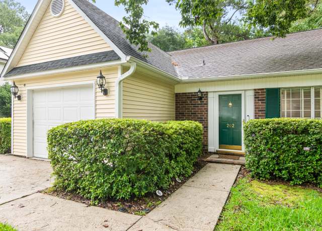 Property at 202 Chandler Dr, Ladson, SC 29456, 3 beds, 2 baths