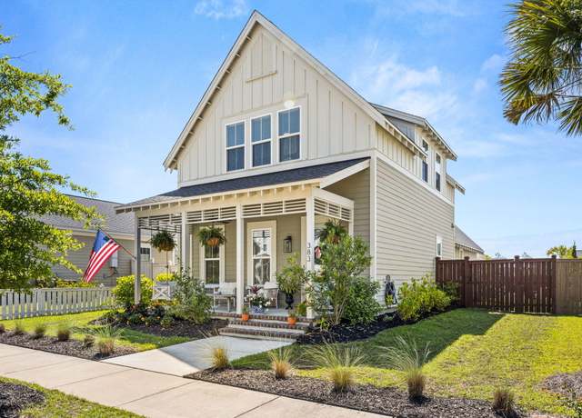 Property at 383 Oak Park St, Summerville, SC 29486, 3 beds, 2.5 baths