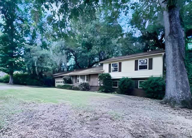 Property at 321 Fairington Dr, Summerville, SC 29485, 4 beds, 2.5 baths