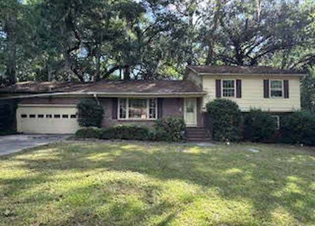 Property at 321 Fairington Dr, Summerville, SC 29485, 4 beds, 2.5 baths