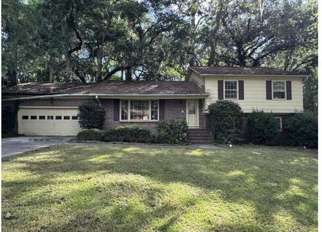 Property at 321 Fairington Dr, Summerville, SC 29485, 4 beds, 2.5 baths