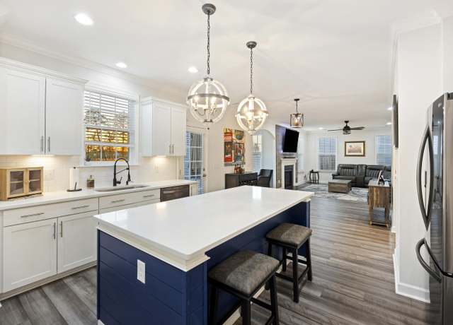 Property at 555 Dunswell Dr, Summerville, SC 29486, 4 beds, 3.5 baths