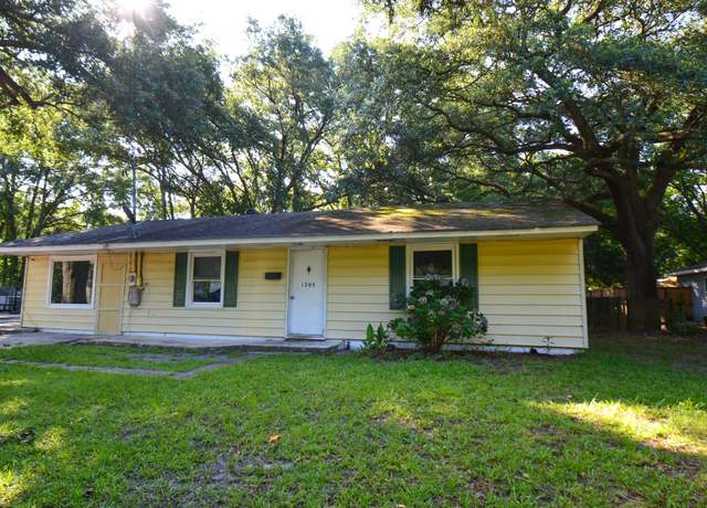 Property at 1203 Hawthorne Rd, Hanahan, SC 29410, 3 beds, 1.5 baths