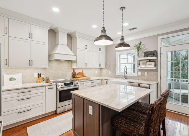Property at 136 Fair Sailing Rd, Mount Pleasant, SC 29466, 2 beds, 2.5 baths