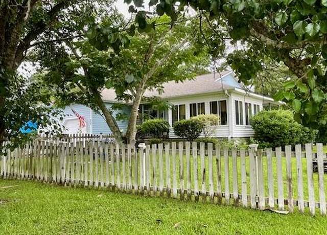 Property at 608 Dolphin Dr, Summerville, SC 29485, 3 beds, 2 baths