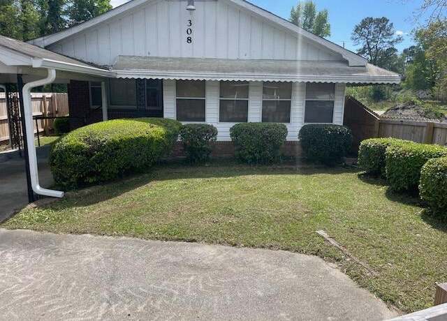 Property at 308 N Live Oak Dr, Moncks Corner, SC 29461, 3 beds, 1.5 baths