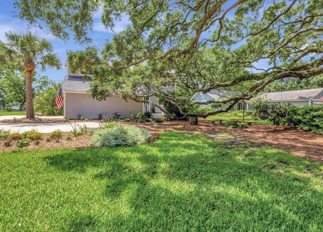 Property at 1199 Parkway Dr, Mount Pleasant, SC 29464, 3 beds, 2.5 baths