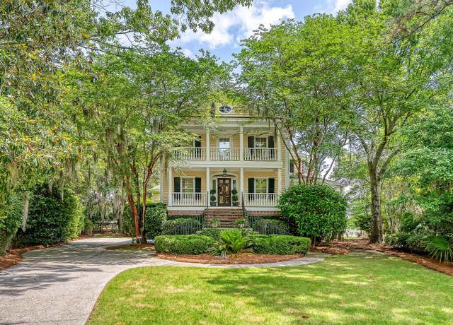 Property at 392 Tombee Ct, Mount Pleasant, SC 29464, 5 beds, 4.5 baths