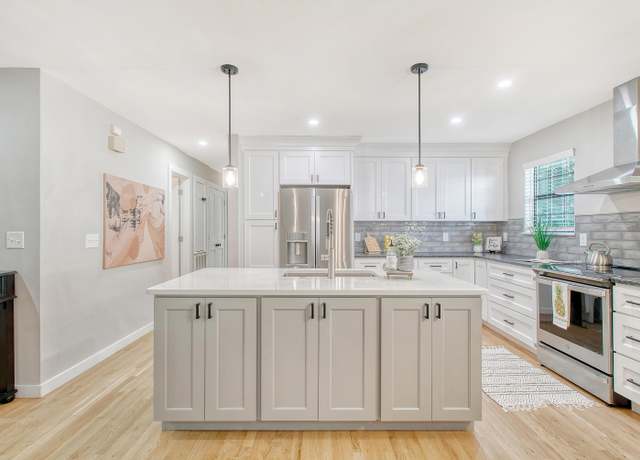 Property at 112 Blue Heron Dr, Summerville, SC 29485, 3 beds, 2 baths