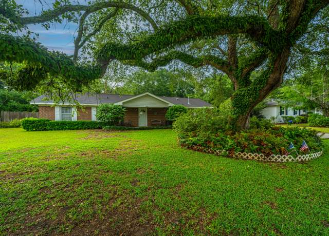Property at 930 Stiles Dr, Charleston, SC 29412, 3 beds, 3 baths