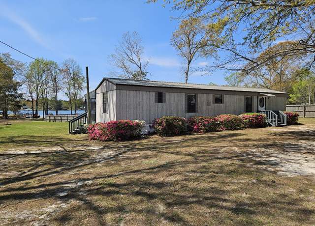 Property at 1313 Litzler Dr, Manning, SC 29102, 3 beds, 1.5 baths
