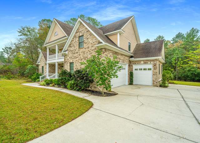 Property at 1068 Blockade Runner Pkwy, Summerville, SC 29485, 4 beds, 3.5 baths