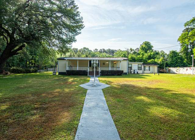Property at 703 E Cain St, Summerville, SC 29485, 3 beds, 2.5 baths