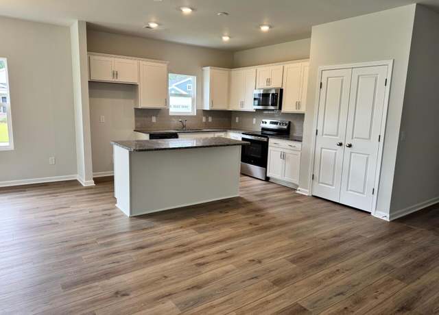 Property at 1000 Par Three Ct, Manning, SC 29102, 3 beds, 2 baths