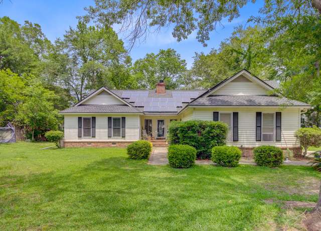 Property at 4 Garth Dr, Charleston, SC 29414, 3 beds, 2 baths