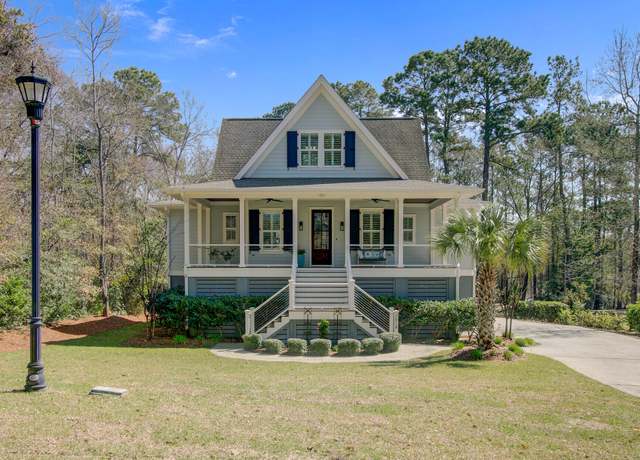 Property at 1014 Bradbury Ln, Charleston, SC 29492, 4 beds, 4.5 baths