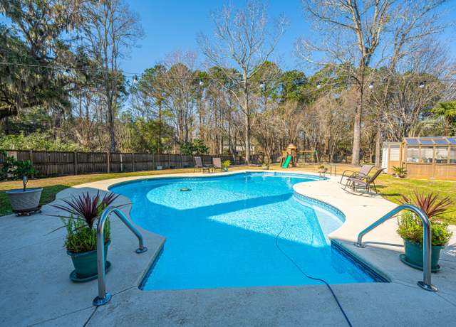 Property at 8512 Kennestone Ln, Charleston, SC 29420, 4 beds, 2.5 baths