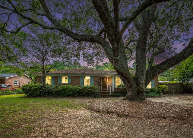 Property at 943 Mikell Dr, Charleston, SC 29412, 3 beds, 3 baths