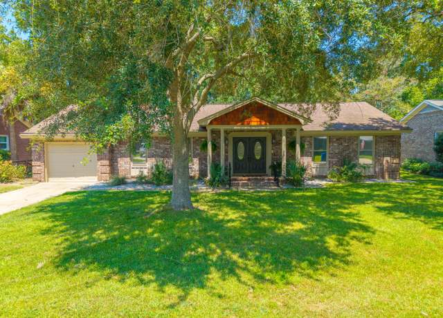 Property at 812 Farnham Rd, Charleston, SC 29412, 4 beds, 2 baths