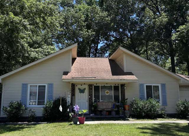 Property at 106 Teddy Ct, Summerville, SC 29485, 3 beds, 2 baths