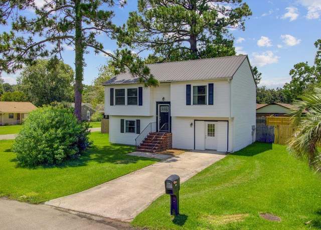 Property at 101 Marion Ct, Summerville, SC 29486, 4 beds, 2 baths
