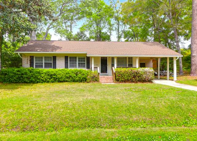 Property at 1785 N Mayflower Dr, Charleston, SC 29412, 4 beds, 2.5 baths