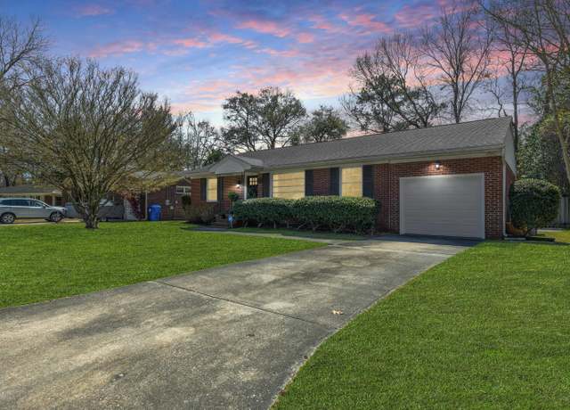 Property at 1423 Fairfield Ave, Charleston, SC 29407, 3 beds, 2.5 baths