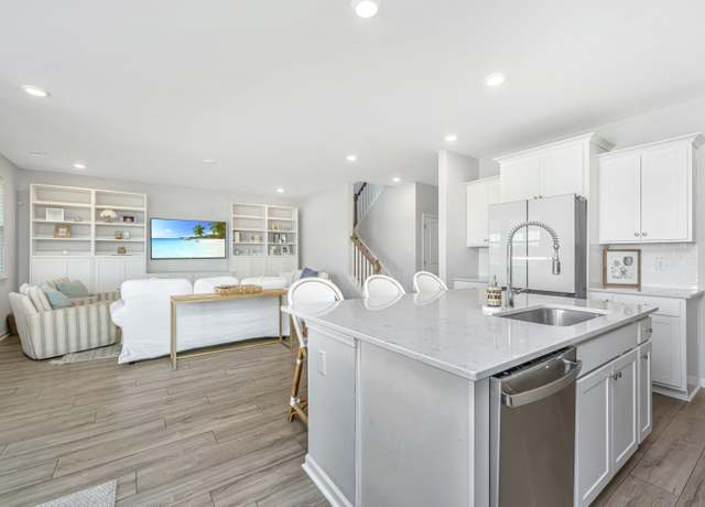 Property at 6976 Pumpkinseed Dr, Johns Island, SC 29455, 5 beds, 3.5 baths