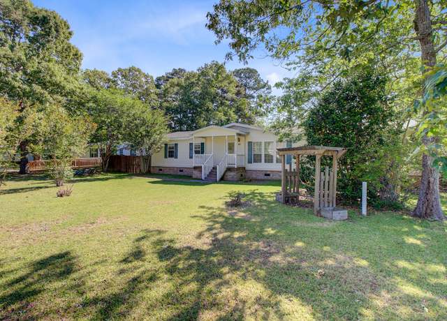 Property at 402 Vine St, Summerville, SC 29483, 3 beds, 2 baths