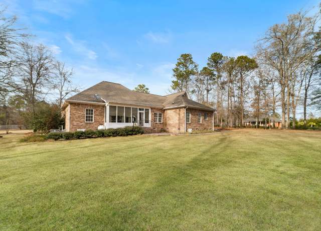 Property at 2021 NW Griffith Dr, Orangeburg, SC 29118, 4 beds, 2.5 baths