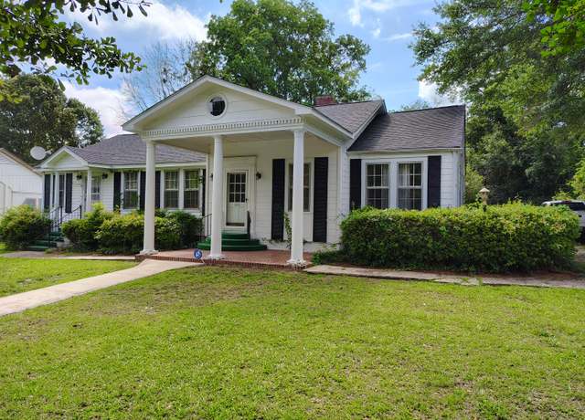 Property at 406 Thames St, Manning, SC 29102, 3 beds, 2 baths