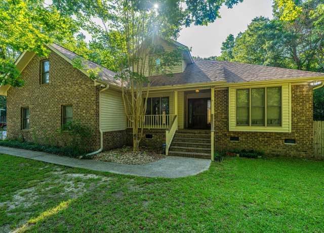 Property at 107 Joes Ln, Summerville, SC 29486, 4 beds, 2.5 baths