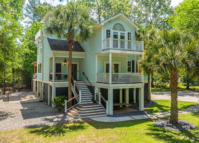 Property at 3738 Station Point Ct, Mount Pleasant, SC 29466, 5 beds, 3 baths