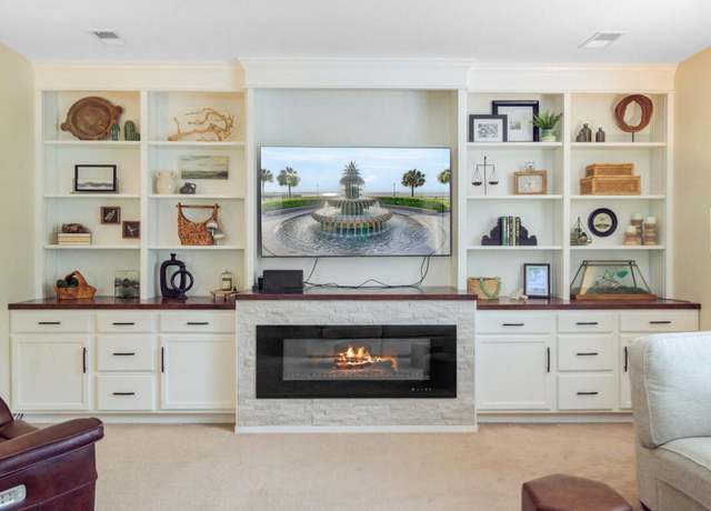 Property at 199 Meadow Wood Rd, Summerville, SC 29486, 4 beds, 2.5 baths