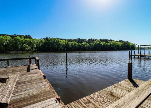 Property at 1112 Gin Pond Dr, Summerton, SC 29148, 3 beds, 2 baths