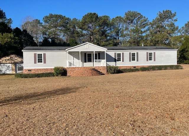 Property at 1016 Crawford Dr, Manning, SC 29102, 4 beds, 2 baths