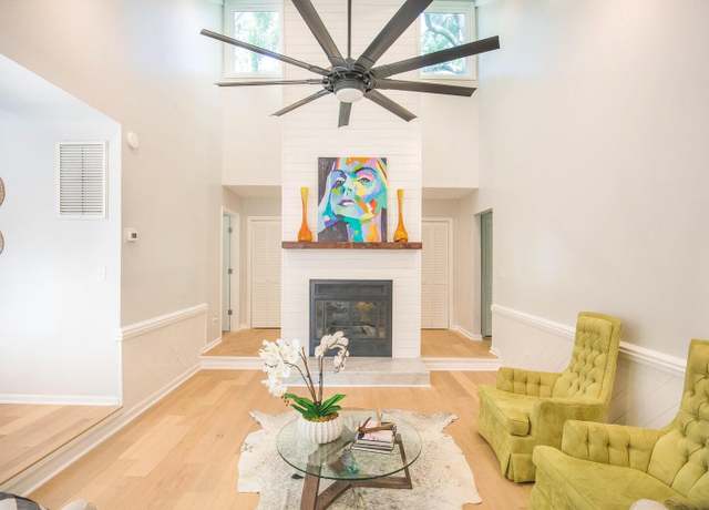 Property at 1052 Yorktown Dr, Charleston, SC 29412, 3 beds, 2 baths