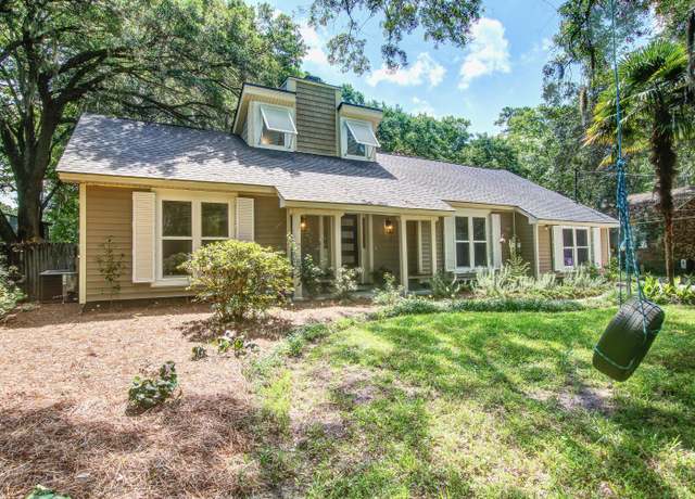 Property at 1052 Yorktown Dr, Charleston, SC 29412, 3 beds, 2 baths
