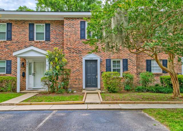 Property at 233 Heritage Cir, Mount Pleasant, SC 29464, 2 beds, 1.5 baths