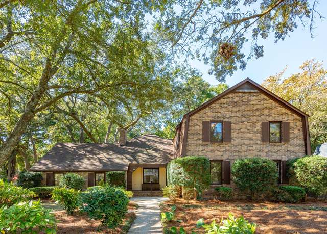 Property at 810 Creekside Dr, Mount Pleasant, SC 29464, 5 beds, 3.5 baths