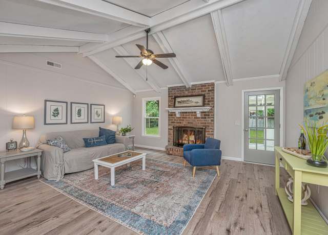 Property at 204 Foxborough Rd, Goose Creek, SC 29445, 3 beds, 2 baths