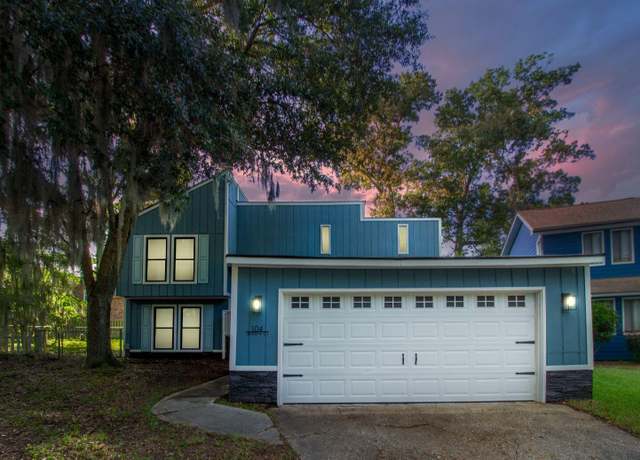 Property at 104 Queens Ct, Summerville, SC 29485, 4 beds, 2 baths
