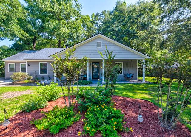 Property at 102 Cottonwood Dr, Summerville, SC 29483, 3 beds, 2 baths