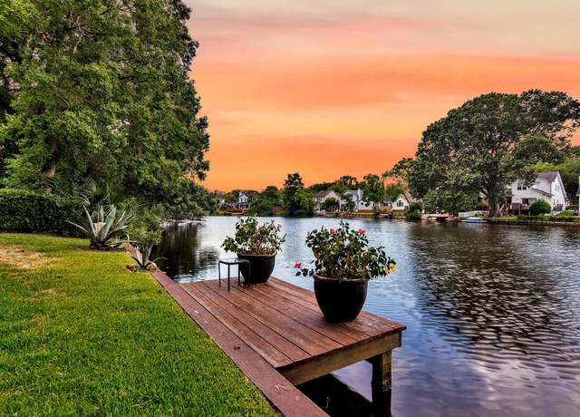 Property at 721 Lake Frances Dr, Charleston, SC 29412, 3 beds, 2.5 baths