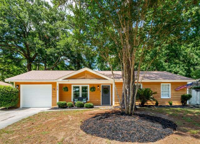 Property at 210 Crestwood Dr, Summerville, SC 29483, 3 beds, 1.5 baths