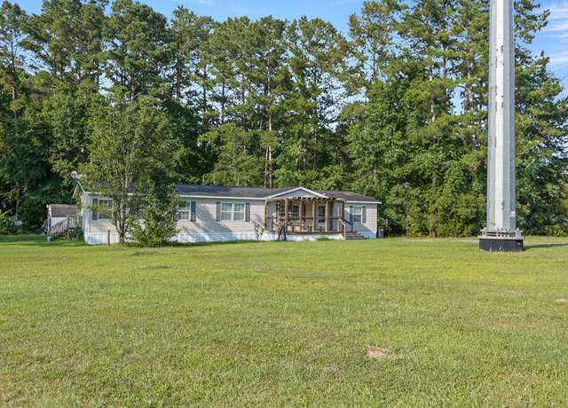 Property at 250 W Medina St, Summerville, SC 29483, 4 beds, 2 baths
