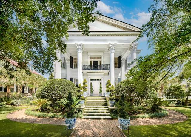 Property at 172 Tradd St, Charleston, SC 29401, 4 beds, 4.5 baths