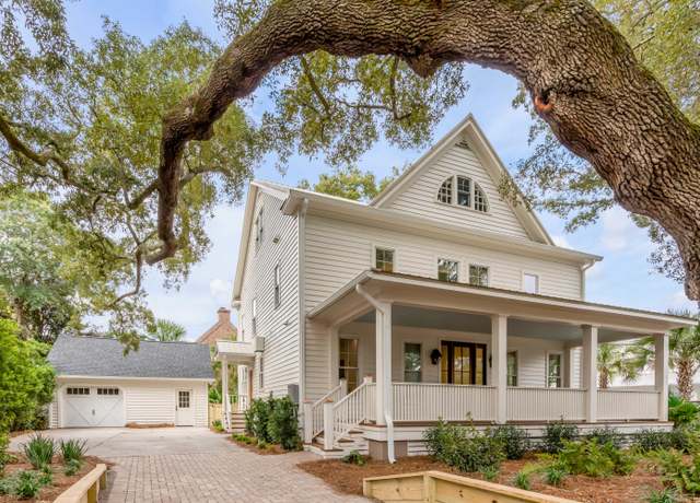 Property at 517 Royall Ave, Mount Pleasant, SC 29464, 5 beds, 3.5 baths